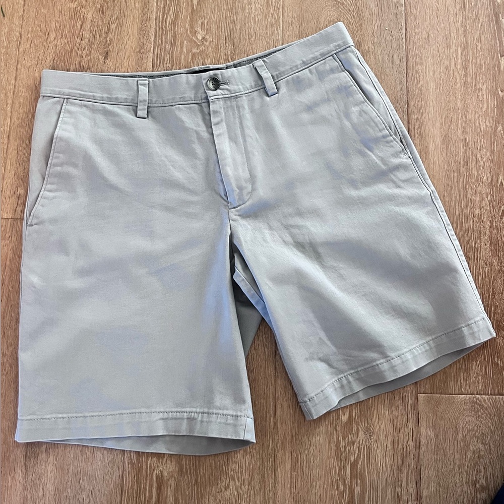 Banana Republic Men’s Aiden 9” Short - 33